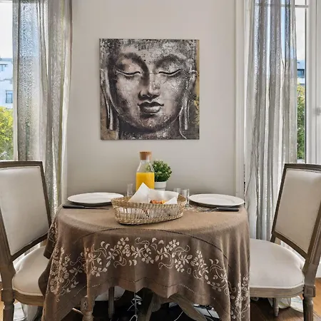 Arc De Triomphe Flat Apartment
